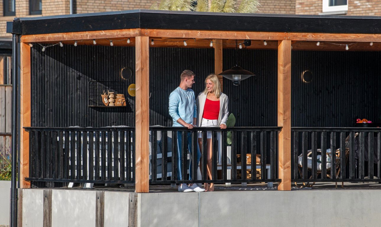 https://cdn.warentuin.nl/media/catalog/product/D/R/DROP8715815541090_01_triple_profiel_midden_europees_vuren_zwart_gespoten_2_2x14_0670.jpg