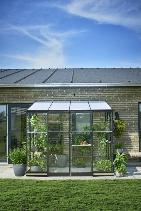 https://cdn.warentuin.nl/media/catalog/product/D/R/DROP8719214382773_muurkas_qube_lean_to_68_zwart_3_mm_veiligheidsglas_6_mm_polyc_0629.jpg