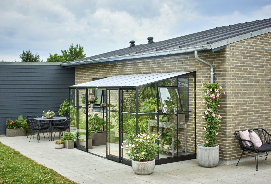 https://cdn.warentuin.nl/media/catalog/product/D/R/DROP8719214382780_01_muurkas_qube_lean_to_612_zwart_3_mm_veiligheidsglas_6_mm_p_6418.jpg