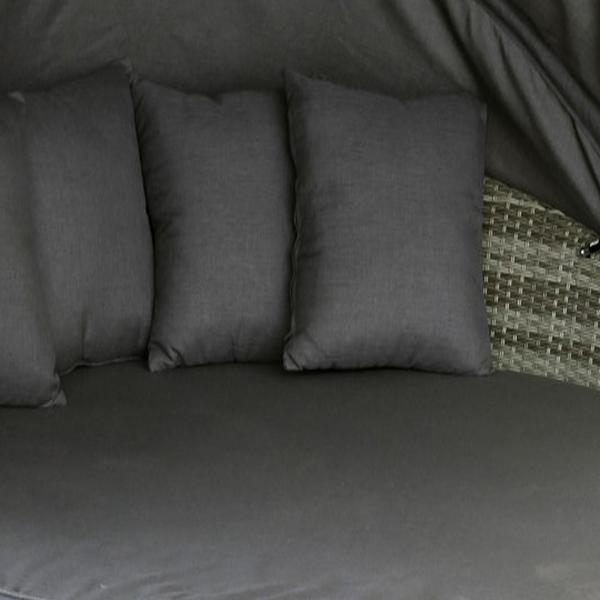 https://cdn.warentuin.nl/media/catalog/product/M/E/MEUB1143000104550_01_oosterik_home_loungebed_loungebed_salerno_sicilian_grey_8370.jpg