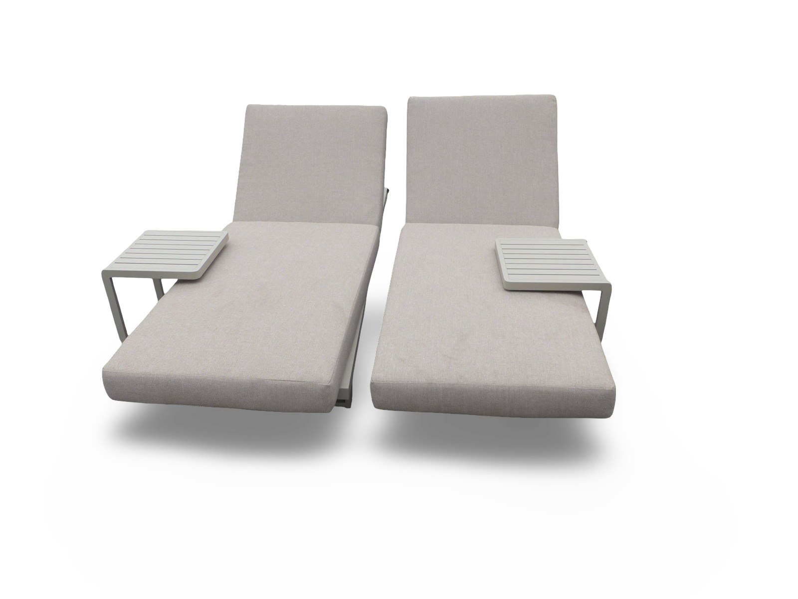 https://cdn.warentuin.nl/media/catalog/product/M/E/MEUB1143000104585_01_set_van_2_kazoku_loungers_alu_salix_flax_beige_en_2_hokan__389e.png