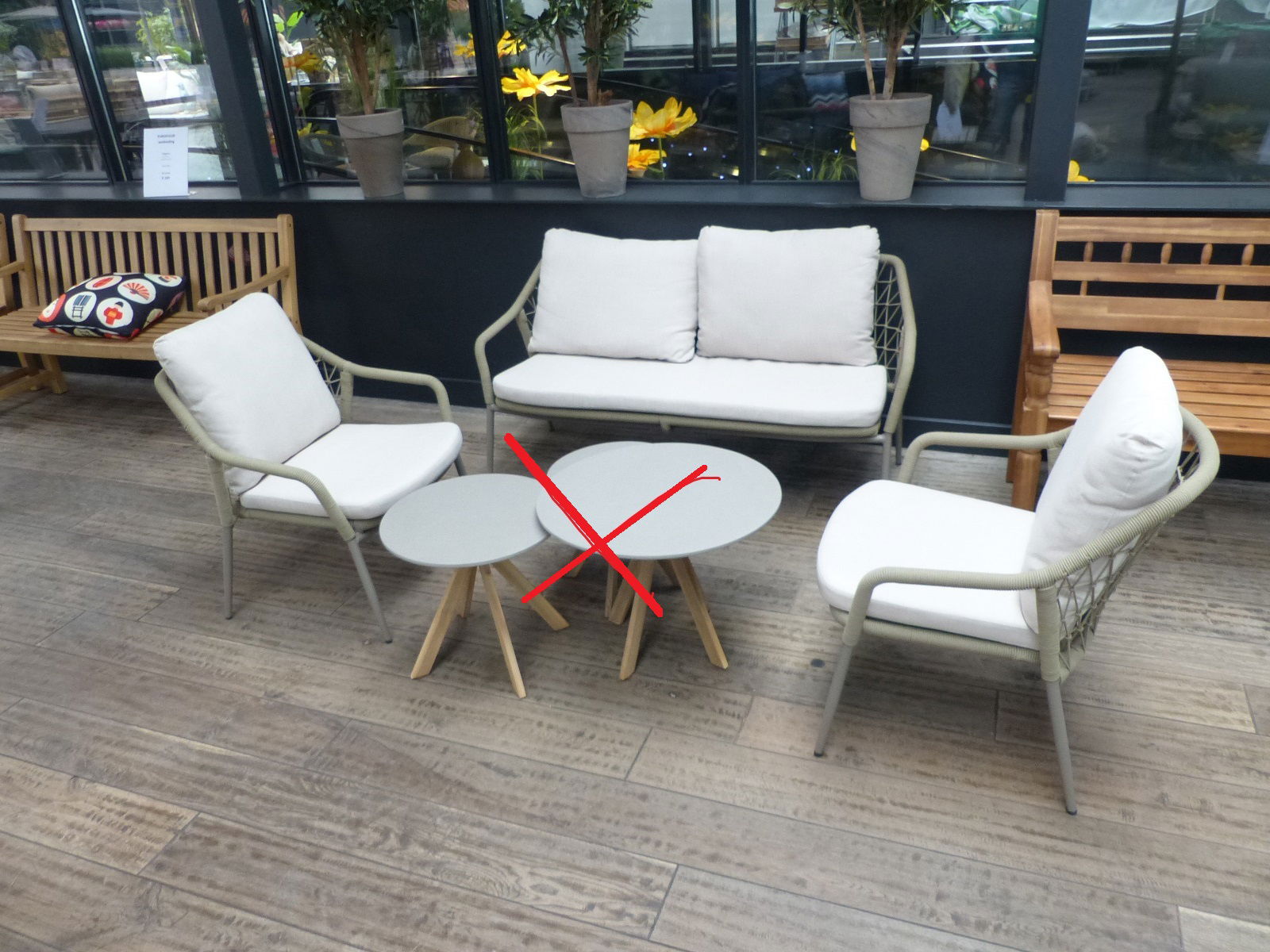 https://cdn.warentuin.nl/media/catalog/product/M/E/MEUB1143000104680_jamaica_set_taupe_met_kussens_6116.JPG