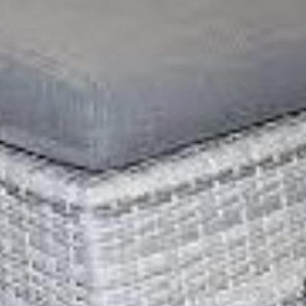 https://cdn.warentuin.nl/media/catalog/product/M/E/MEUB2500000234408_01_own_loungeeen_vierdehockerseen_vierdekrukken_rovereto_voet_d63c.jpg