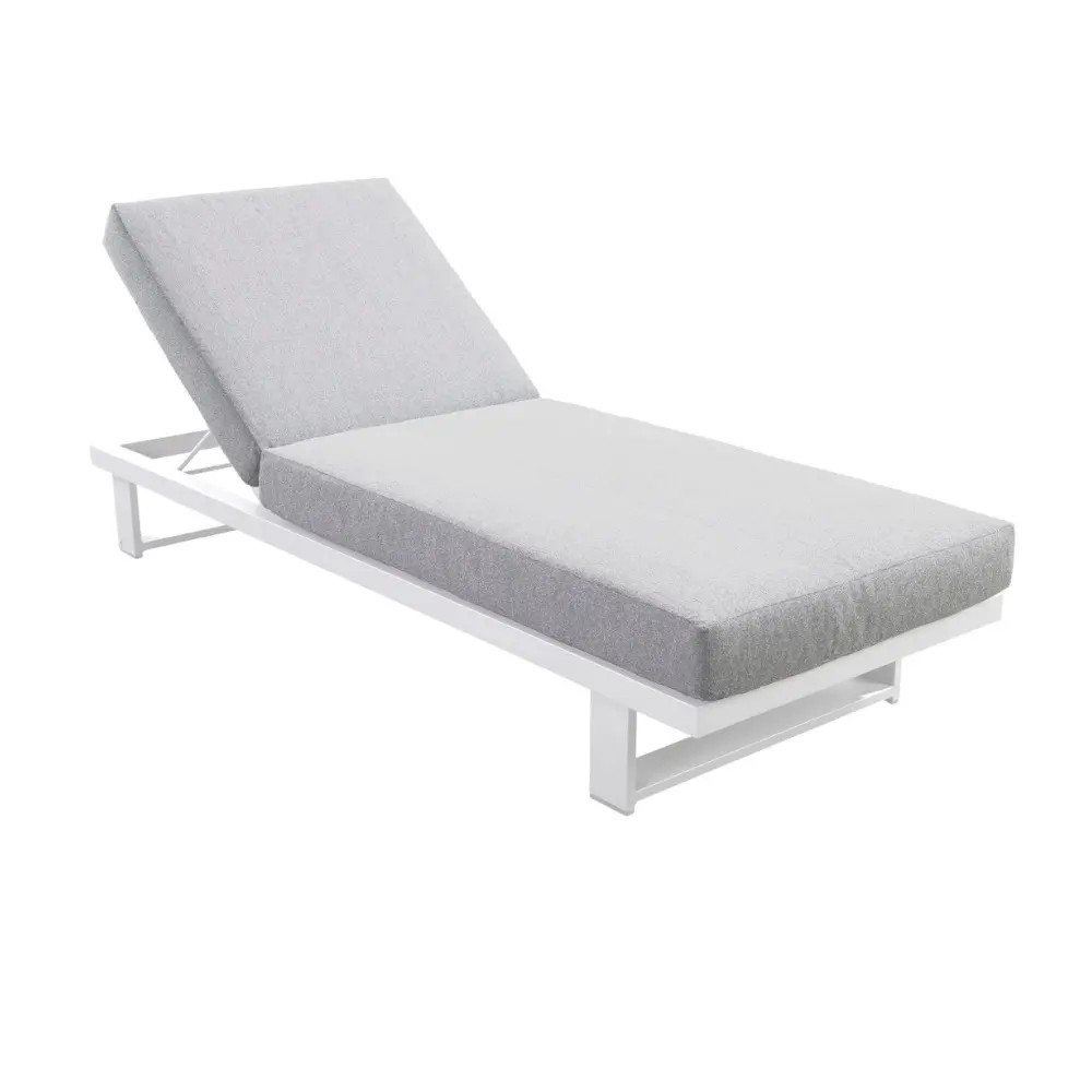 https://cdn.warentuin.nl/media/catalog/product/M/E/MEUB8712345000598_kazuko_lounger_aluminium_white_yoi_d0c0.jpg