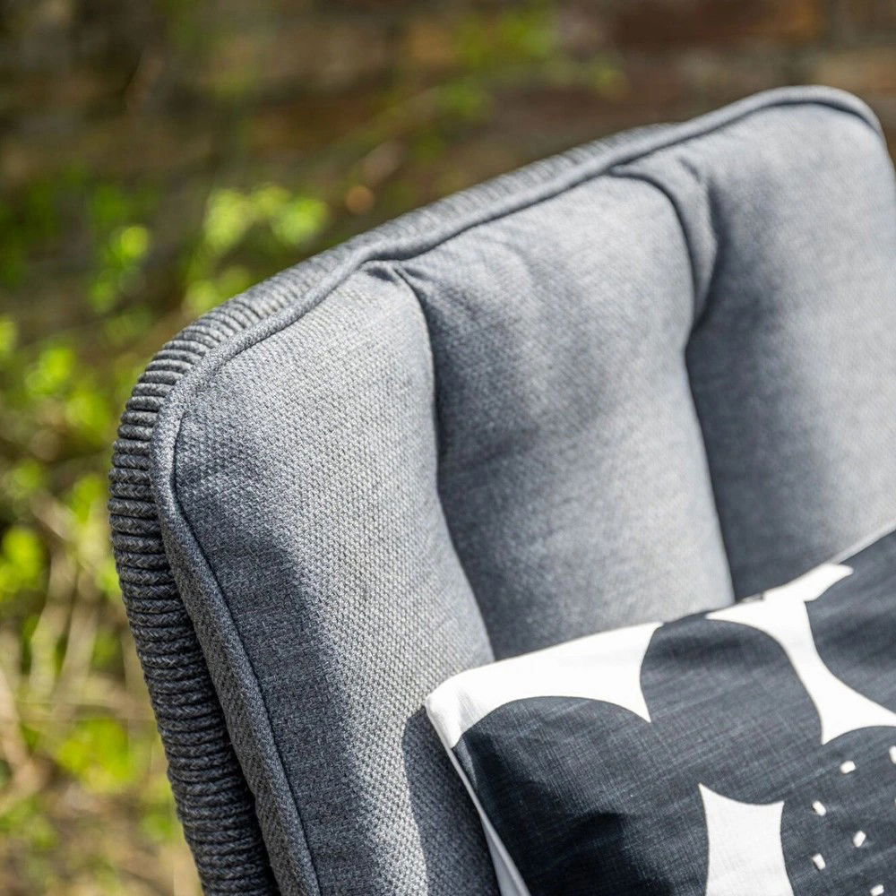 https://cdn.warentuin.nl/media/catalog/product/M/E/MEUB8713002215663_01_venice_dining_tuinstoel_carbon_black_mystic_grey_garden_im_19f8.jpg