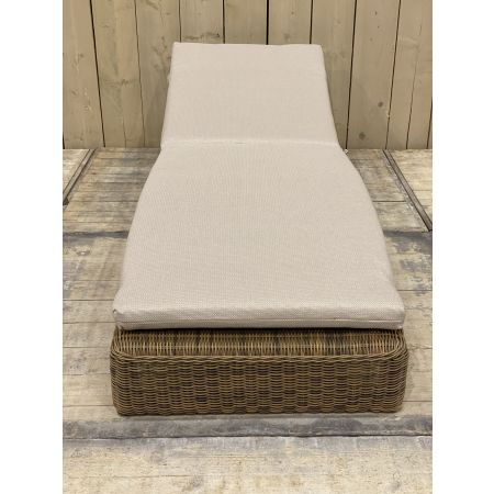 https://cdn.warentuin.nl/media/catalog/product/M/E/MEUB8716839020967_01_eurofleur_ligbed_borek_midi_ligbed_havana_inclusief_kussen_606f.jpg