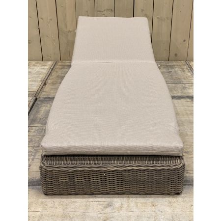 https://cdn.warentuin.nl/media/catalog/product/M/E/MEUB8716839898351_01_eurofleur_ligbed_borek_midi_ligbed_kubu_omega_incl_kussen_a866.jpg