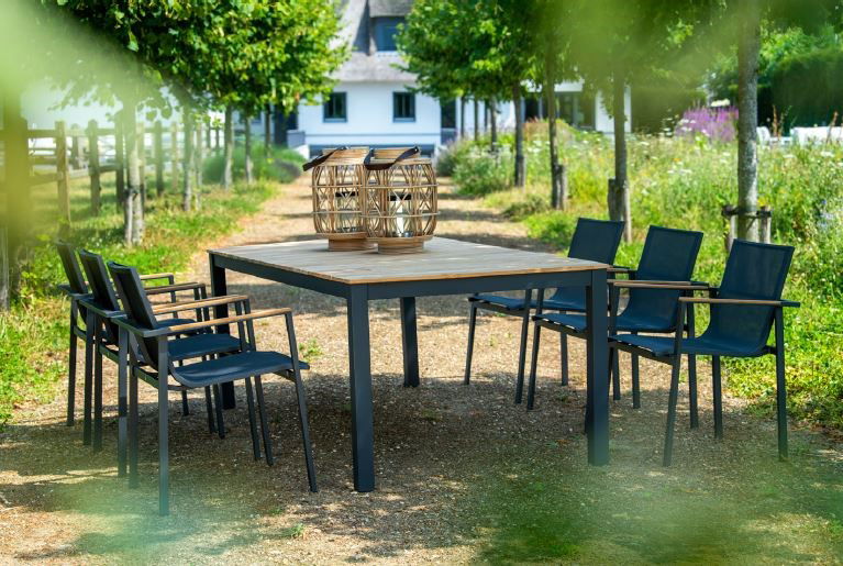 https://cdn.warentuin.nl/media/catalog/product/M/E/MEUB8716839926801_01_yoi_tafel_arashi_dining_table_220x100cm_aluminium_dark_gre_5517.JPG