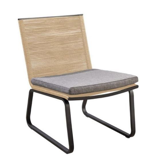 https://cdn.warentuin.nl/media/catalog/product/M/E/MEUB8716839930327_yoi_stoel_kome_lounge_chair_aluminium_black_rope_natural_soil_e3bb.JPG