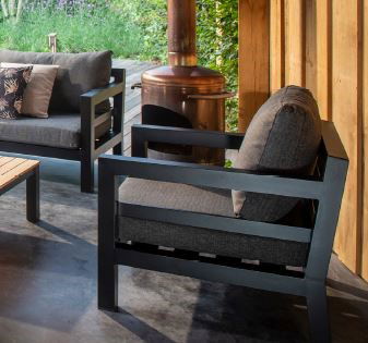 https://cdn.warentuin.nl/media/catalog/product/M/E/MEUB8716839934035_01_yoi_stoel_midori_lounge_chair_aluminium_black_panther_blac_6bf8.JPG