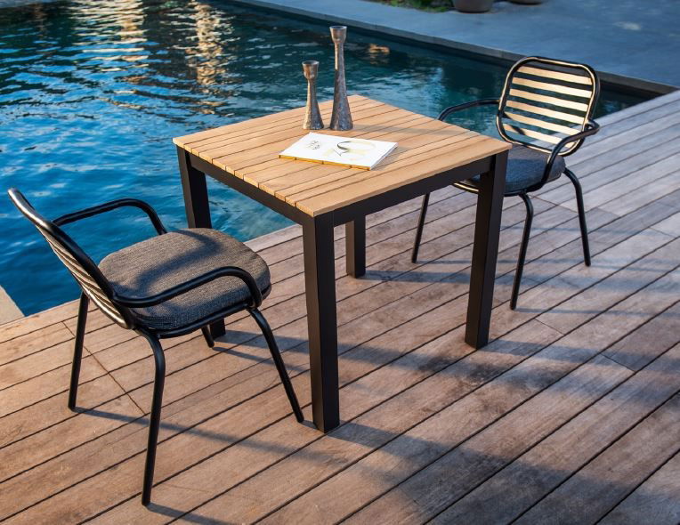 https://cdn.warentuin.nl/media/catalog/product/M/E/MEUB8716839935391_01_yoi_stoel_tomo_dining_chair_aluminium_black_yoi_3a1a.JPG