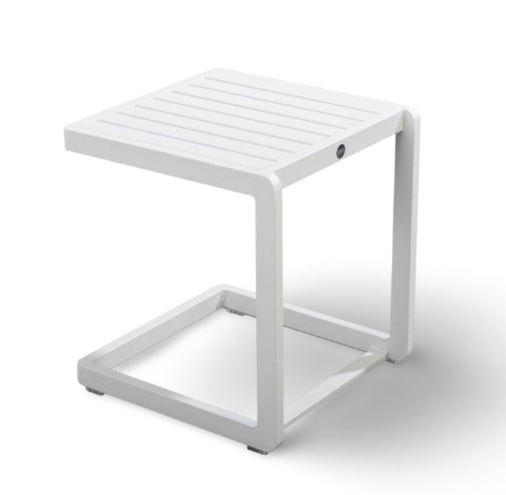 https://cdn.warentuin.nl/media/catalog/product/M/E/MEUB8716839937982_01_yoi_tuinmeubels_hokan_lounger_side_table_40x40_jpg_4a52.jpg
