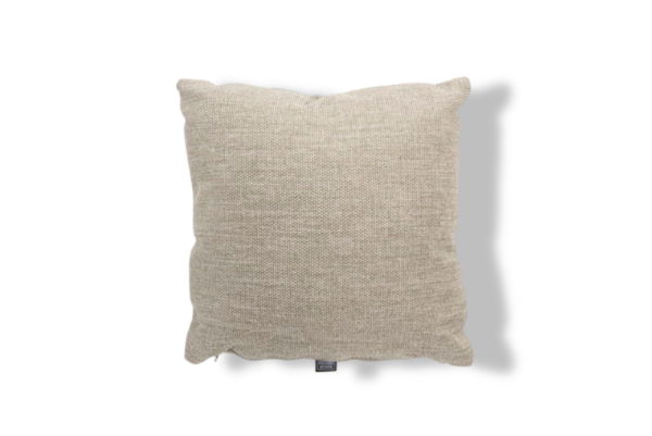 https://cdn.warentuin.nl/media/catalog/product/M/E/MEUB8720087016658_01_4so_kussen_volga_163_50_x_50_cm_4so_b5da.jpg