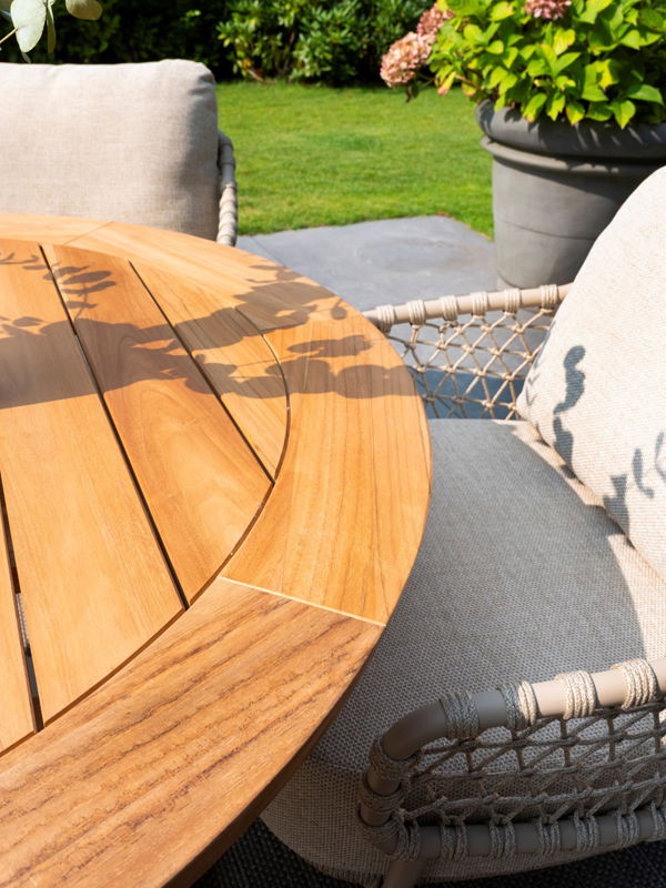 https://cdn.warentuin.nl/media/catalog/product/M/E/MEUB8720087023731_01_taste_saba_low_dining_tafel_teak_latte_dia_130_cm_4so_0eca.jpg