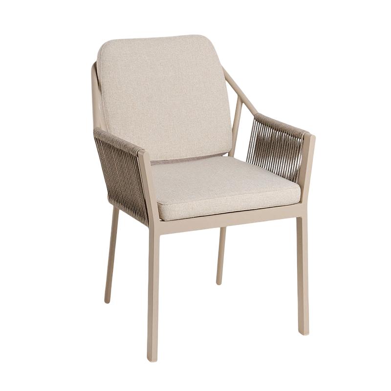 https://cdn.warentuin.nl/media/catalog/product/M/E/MEUB8721226324573_liv_diningstoel_champagne_tierra_outdoor_f913.jpg