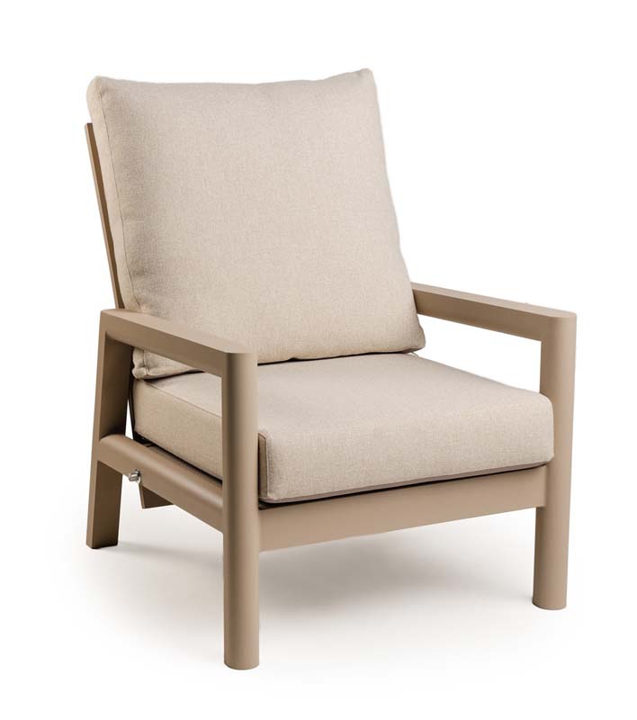 https://cdn.warentuin.nl/media/catalog/product/M/E/MEUB8721226325433_sevilla_lounge_stoel_champagne_tierra_outd_4053.jpg