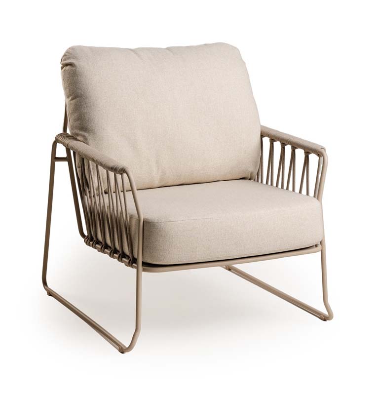 https://cdn.warentuin.nl/media/catalog/product/M/E/MEUB8721226325778_rivera_lounge_stoel_champagne_tierra_outdo_d807.jpg
