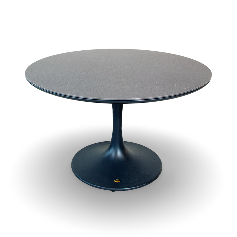 https://cdn.warentuin.nl/media/catalog/product/M/E/MEUB9900001885952_01_bridgeport_dining_tafel_midnight_grey_dia_120_cm_oosterik__9466.png