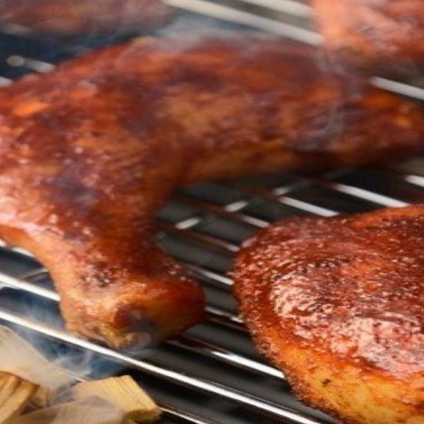 https://cdn.warentuin.nl/media/catalog/product/S/C/SCAN0077924083686_01_weber_bbqeen_vierdesauzen_smoking_poultry_blend_weber_03f9.jpg
