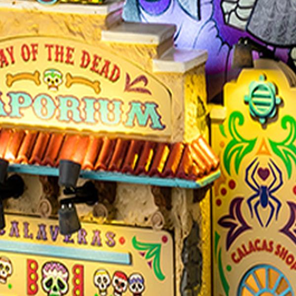 https://cdn.warentuin.nl/media/catalog/product/S/C/SCAN0728162452085_01_lemax_halloweenminiatuur_day_of_the_dead_emporium_16x23x26_6d15.jpg