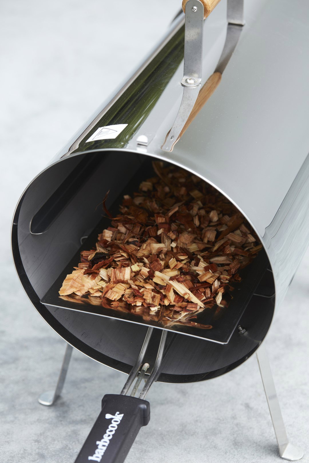 https://cdn.warentuin.nl/media/catalog/product/S/C/SCAN078342017499_01_barbecook_bbq_accessoire_jack_daniels_wood_smoking_chips_80_78d9.jpg