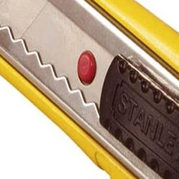 https://cdn.warentuin.nl/media/catalog/product/S/C/SCAN3253560104214_01_sfm_afbreekmes_rvs_18_mm_stanley_89da.jpg