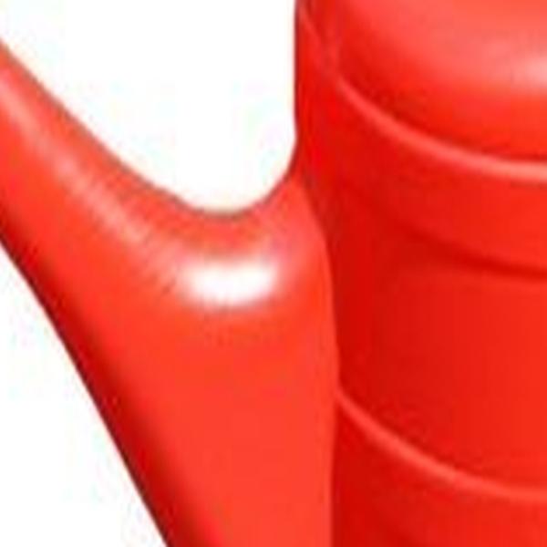https://cdn.warentuin.nl/media/catalog/product/S/C/SCAN4000150720540_01_geli_gieters_gieter_5_liter_rood_geli_bb18.jpg