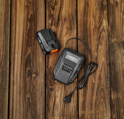 https://cdn.warentuin.nl/media/catalog/product/S/C/SCAN4078500054447_01_gardena_accu_startset_p4a_qc_1x2_5ah_2f78.Jpg