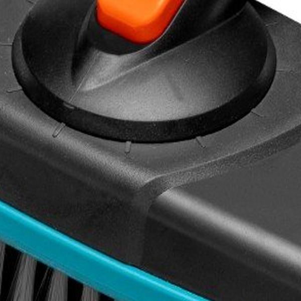 https://cdn.warentuin.nl/media/catalog/product/S/C/SCAN4078500064576_01_gardena_bewatering_cleansystem_borstel_zacht_gardena_4f08.jpg