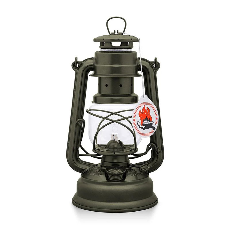 https://cdn.warentuin.nl/media/catalog/product/S/C/SCAN4250435703076_stormlamp_276_olijf_groen_feuerhand_4dd6.jpg