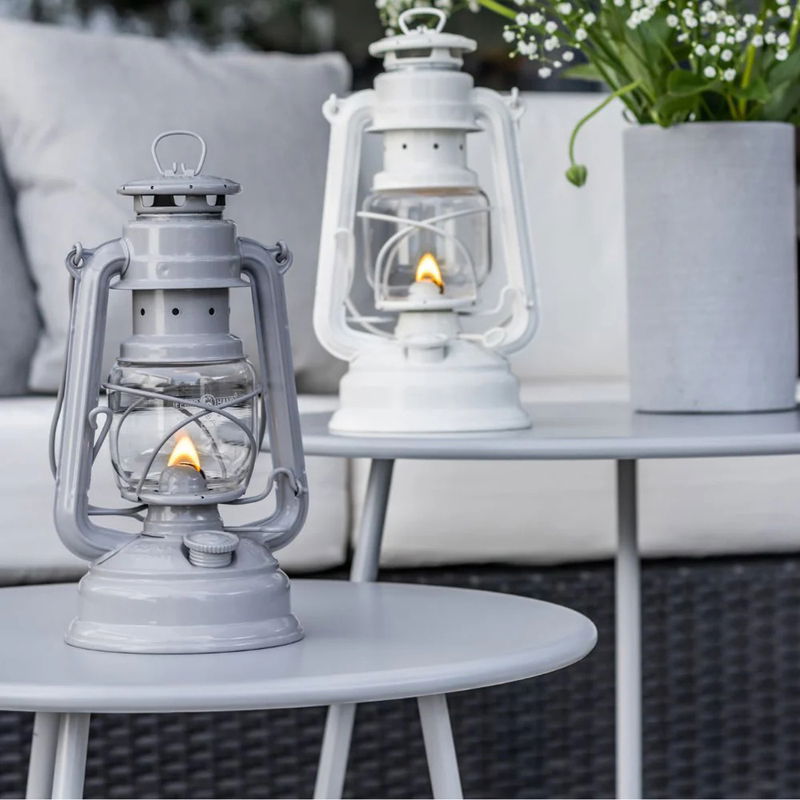 https://cdn.warentuin.nl/media/catalog/product/S/C/SCAN4250435703465_01_stormlamp_276_nordic_grijs_feuerhand_0cd3.jpg