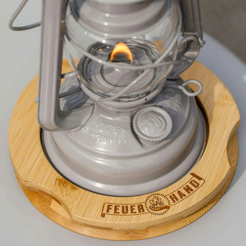 https://cdn.warentuin.nl/media/catalog/product/S/C/SCAN4250435720110_01_bamboe_onderzetter_stormlamp_276_feuerhand_d02a.jpg