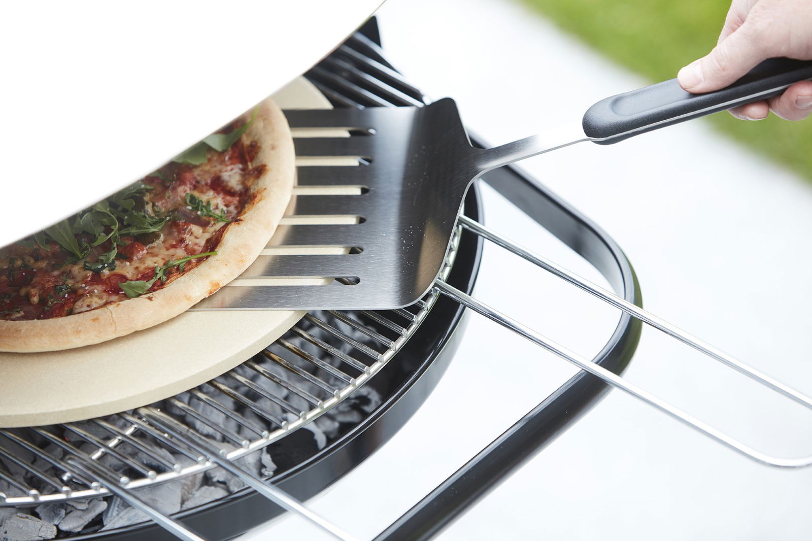 https://cdn.warentuin.nl/media/catalog/product/S/C/SCAN5400269210625_01_barbecook_bbq_accessoire_pizza_spatel_uit_rvs_zwart_43_cm__a25b.jpg