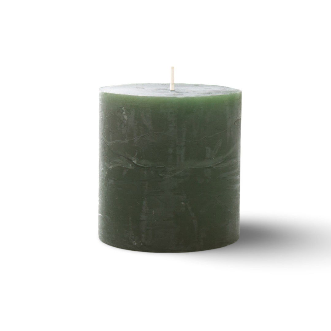 https://cdn.warentuin.nl/media/catalog/product/S/C/SCAN5411708189327_01_kaars_rustiek_70_70_mm_donkergroen_spaas_0286.jpg