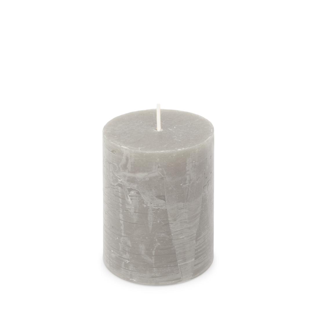 https://cdn.warentuin.nl/media/catalog/product/S/C/SCAN5411708189594_kaars_rustiek_70_95_mm_lichtgrijs_spaas_66a4.png