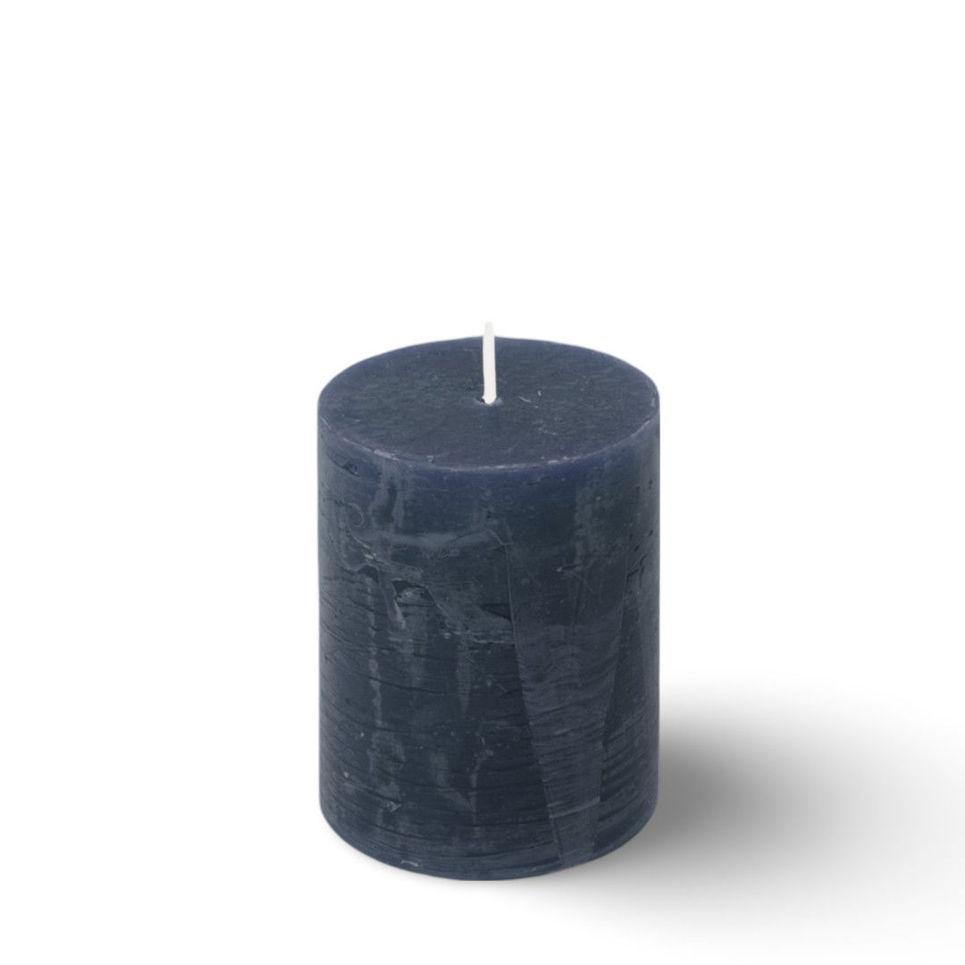 https://cdn.warentuin.nl/media/catalog/product/S/C/SCAN5411708189693_01_kaars_rustiek_70_95_mm_donkerblauw_i_spaas_ffca.jpg