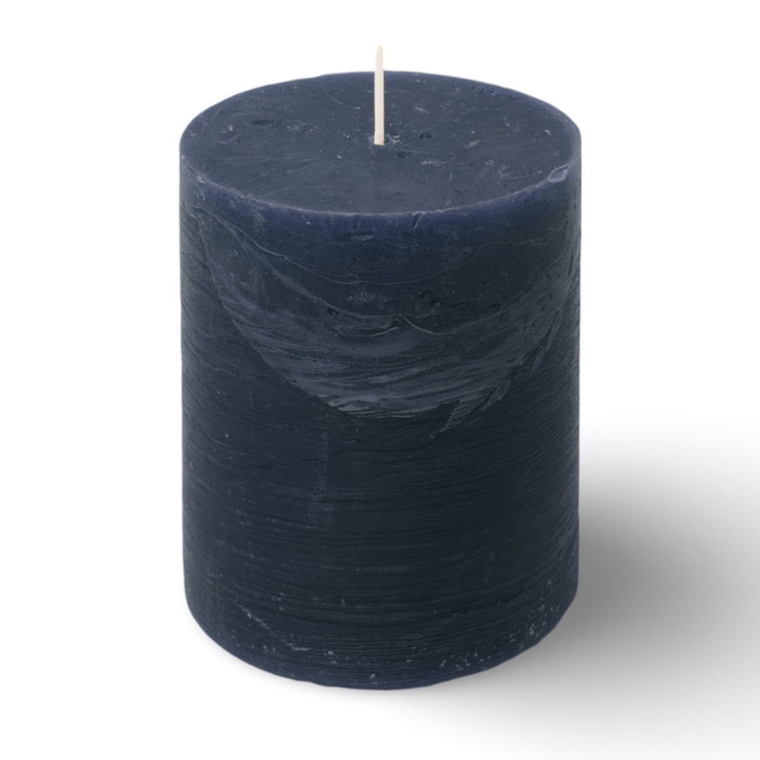 https://cdn.warentuin.nl/media/catalog/product/S/C/SCAN5411708190019_01_kaars_rustiek_100_130_mm_donkerblauw_spaas_d0be.jpg