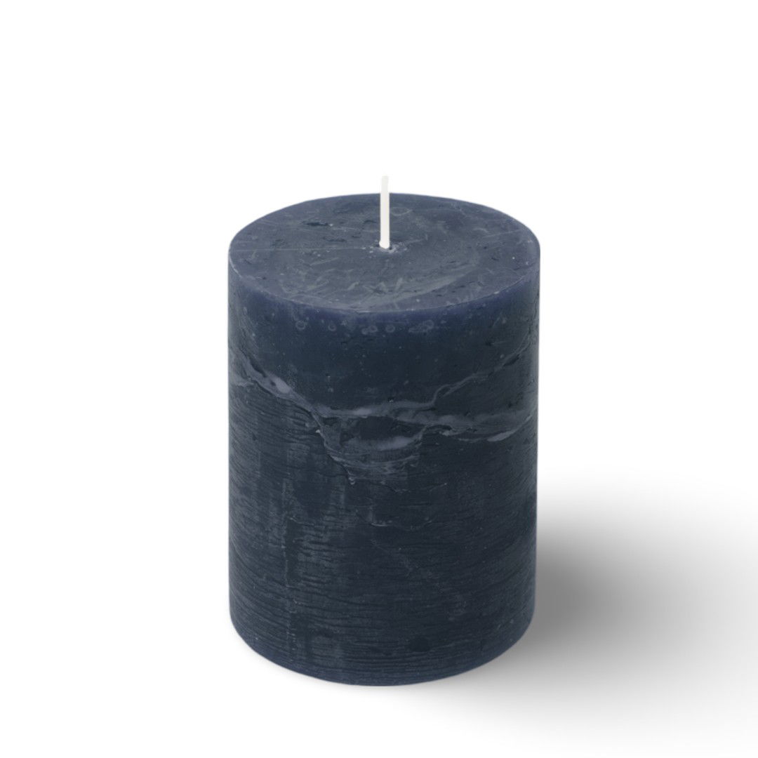 https://cdn.warentuin.nl/media/catalog/product/S/C/SCAN5411708190262_01_kaars_rustiek_80_110_mm_donkerblauw_spaas_8dd4.jpg