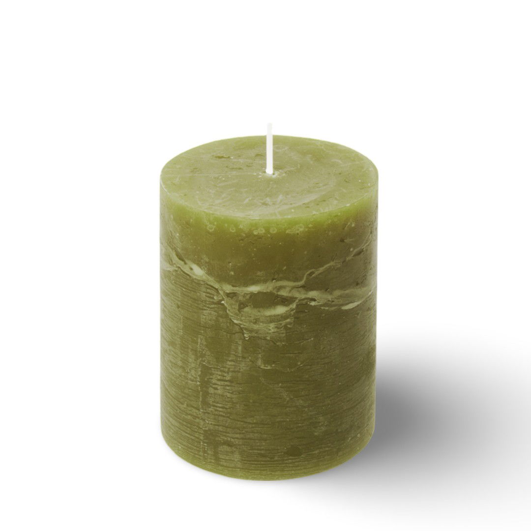 https://cdn.warentuin.nl/media/catalog/product/S/C/SCAN5411708190293_01_kaars_rustiek_80_110_mm_olijfgroen_spaas_1d79.jpg