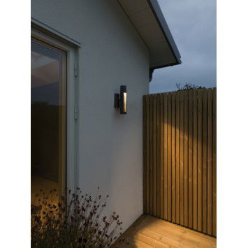 https://cdn.warentuin.nl/media/catalog/product/S/C/SCAN7318307536751_01_udine_wandlamp_tube_33_cm_matzwart_konstsmide_1dd3.jpg