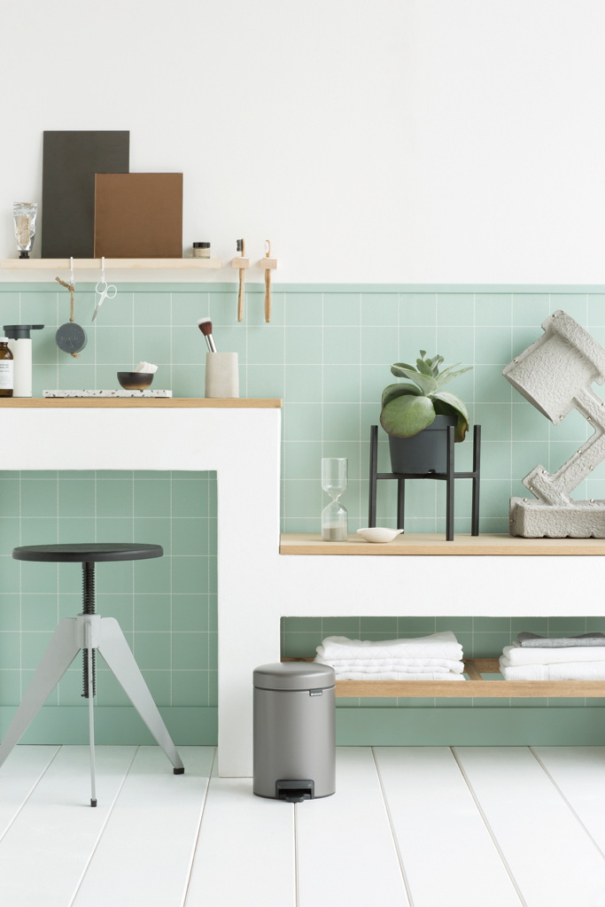 https://cdn.warentuin.nl/media/catalog/product/S/C/SCAN8710755113246_01_brabantia_prullenbak_newicon_pedaalemmer_3_liter_met_kunst_a850.PNG