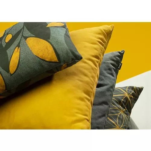https://cdn.warentuin.nl/media/catalog/product/S/C/SCAN8711268582246_04_cuba_yellow_sierkussen_tuinkussen_50x50x16x_cm_hartman_war_51ef.jpg