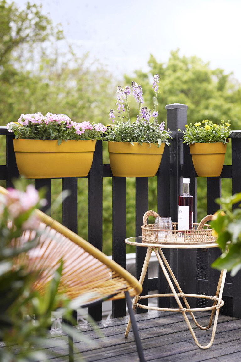 https://cdn.warentuin.nl/media/catalog/product/S/C/SCAN8711904497897_01_elho_plantenbak_plantenbak_vibia_campana_easy_hanger_small_57b9.jpg