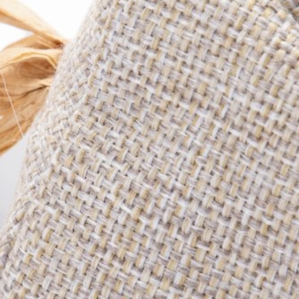 https://cdn.warentuin.nl/media/catalog/product/S/C/SCAN8712695191179_01_catnip_kussen_yeti_l20cm_beige_beeztees_a930.jpg