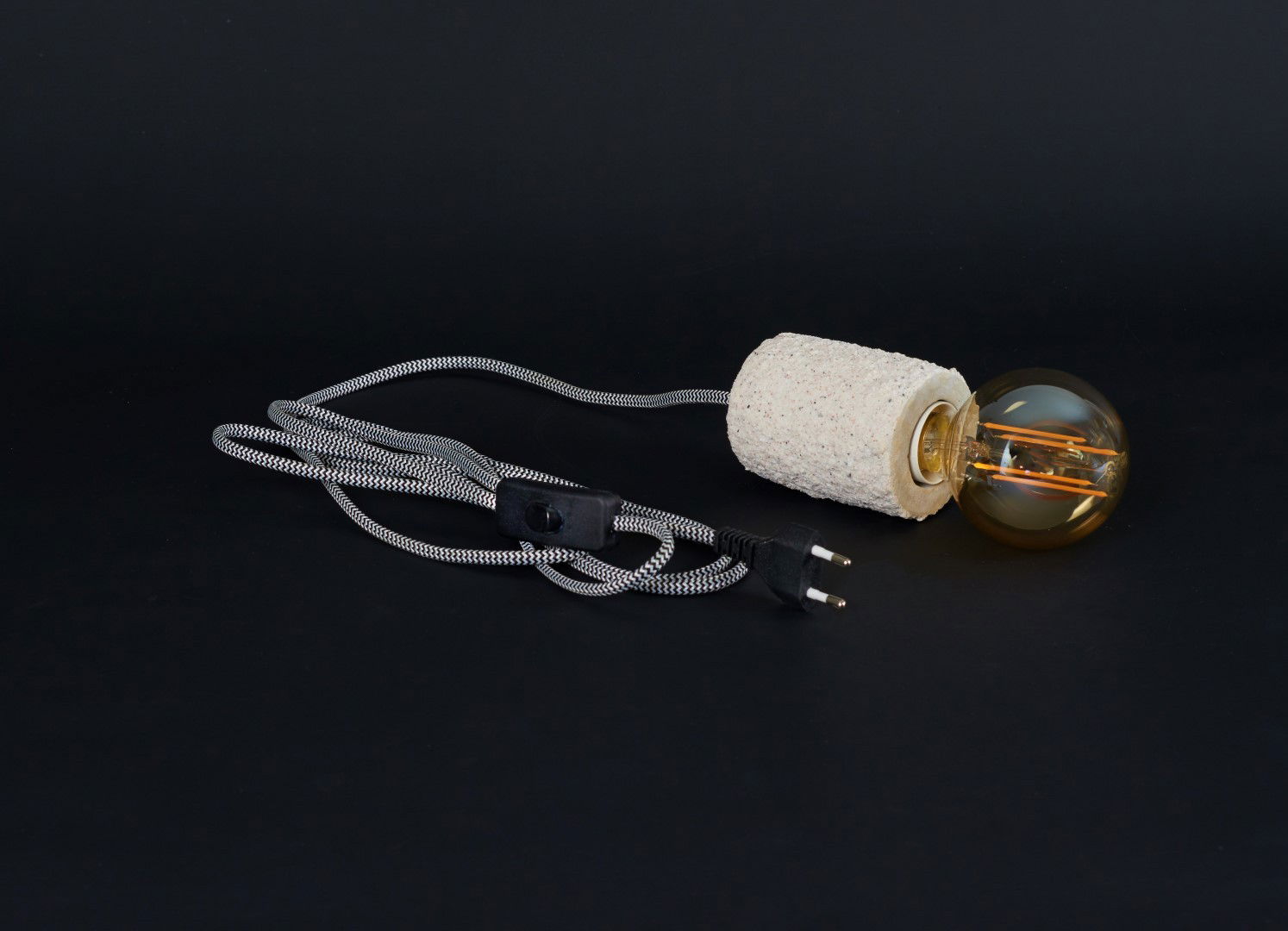 https://cdn.warentuin.nl/media/catalog/product/S/C/SCAN8713619379789_1_fitting_sandgestrahlt_zement_3m_kabel_mit_stecker_anna_s_co_b4e3.jpg