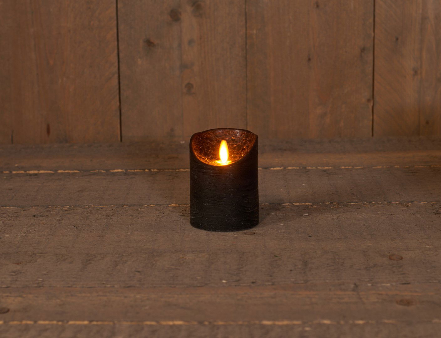 https://cdn.warentuin.nl/media/catalog/product/S/C/SCAN8713619405242_1_kerze_wachs_rustikal_bewegliche_flamme_7_5x10_cm_schwarz_b__c261.jpg
