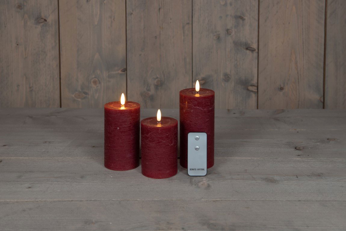 https://cdn.warentuin.nl/media/catalog/product/S/C/SCAN8713619412264_annas_collection_led_kaars_3st_bordeaux_kaars_wax_rustiek_3d__285d.jpg