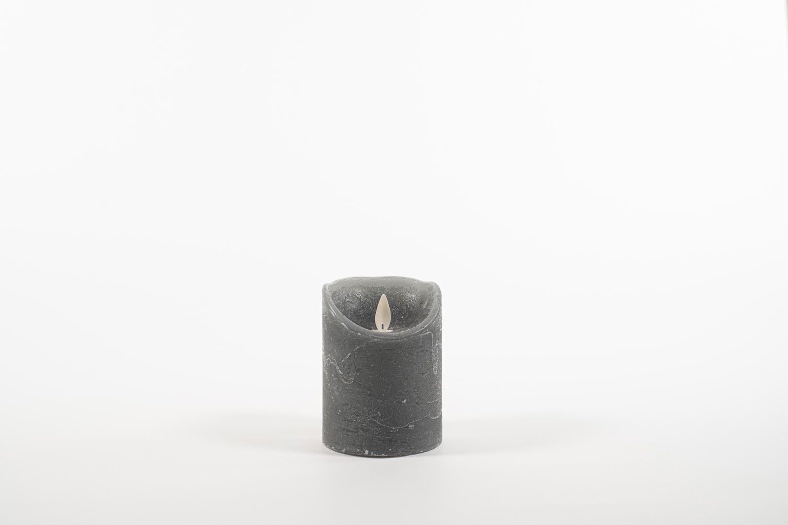 https://cdn.warentuin.nl/media/catalog/product/S/C/SCAN8713619419232_coen_bakker_deco_kerstverlichting_b_o_t_rustic_wax_candle_mov_8d3b.jpg
