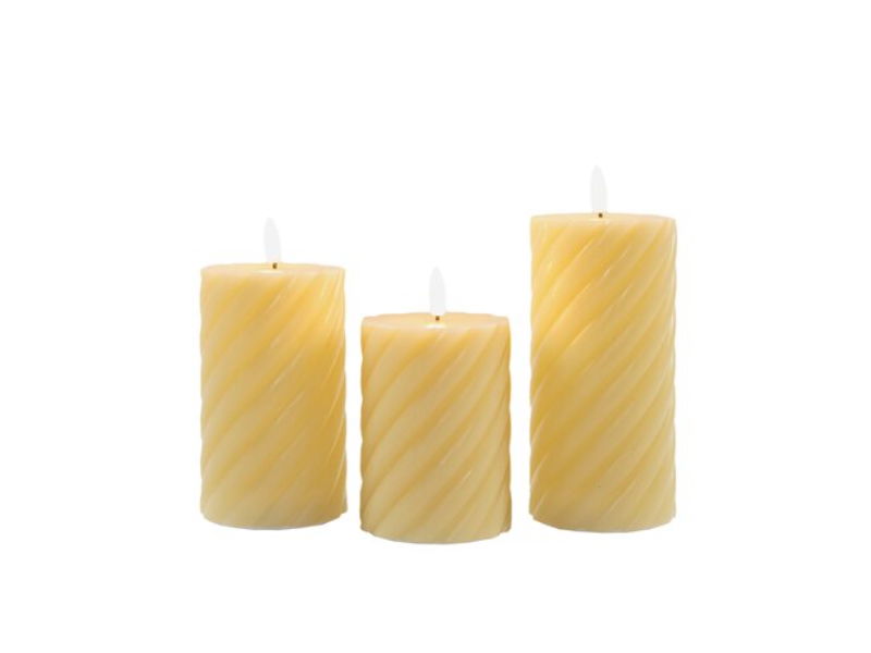 https://cdn.warentuin.nl/media/catalog/product/S/C/SCAN8713619428388_anna_s_collection_led_buitenkaarsen_buitenkaars_c22a.jpg