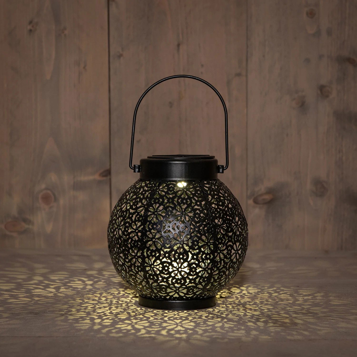 https://cdn.warentuin.nl/media/catalog/product/S/C/SCAN8713619429910_01_solar_lantaarn_metaal_mat_zwart_i_annas_collection_f851.jpg